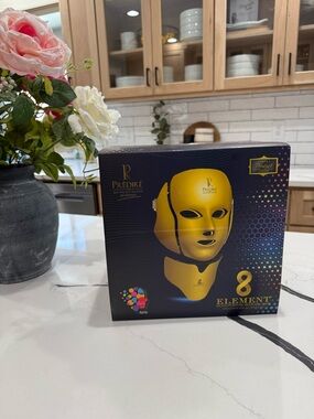 Predire 8 Element LED Facial Mask Therapy - Yellow